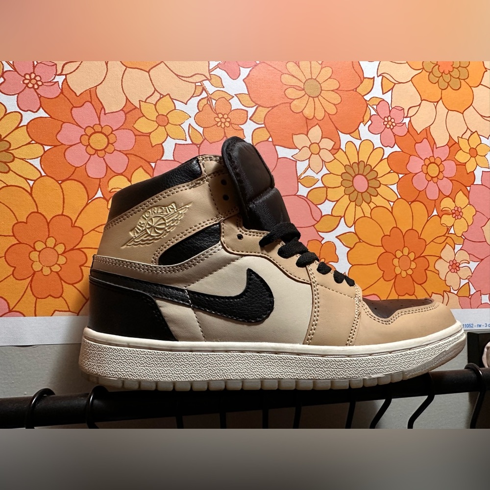 Nike air Jordan’s tan